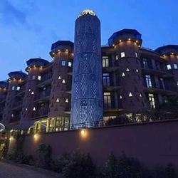 Hotel Zingana, vue façade à la tombée de la nuit
